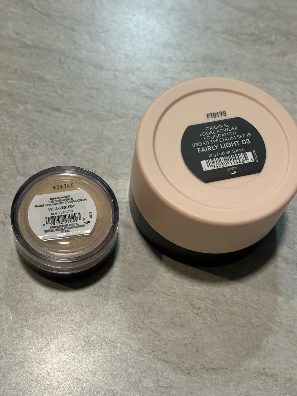 bareMinerals Concealer and Finishing Powder - Black Caps, Cream Jar